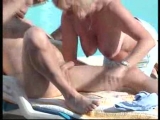 couple au bord de la piscine - Amatrys -