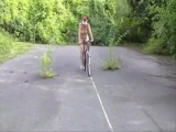 aby en velo dans la nature - Amatrys -
